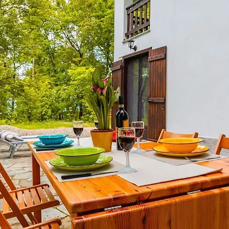 La Quiete Del Pero Fiorito In The Langhe