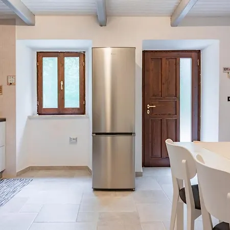 Villa La Quiete Del Pero Fiorito In The Langhe *