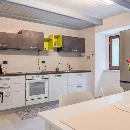 La Quiete Del Pero Fiorito In The Langhe Villa