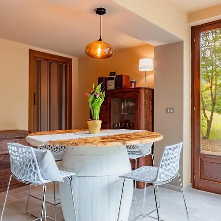 La Quiete Del Pero Fiorito In The Langhe