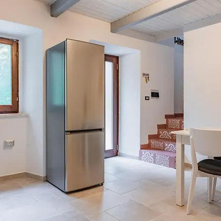 La Quiete Del Pero Fiorito In The Langhe