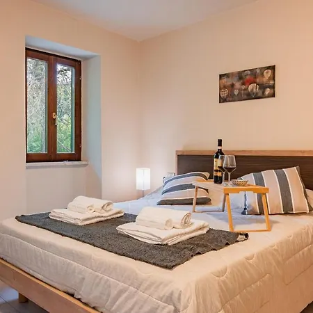 Villa La Quiete Del Pero Fiorito In The Langhe