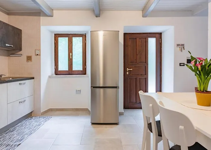 ヴィラ La Quiete Del Pero Fiorito In The Langhe *