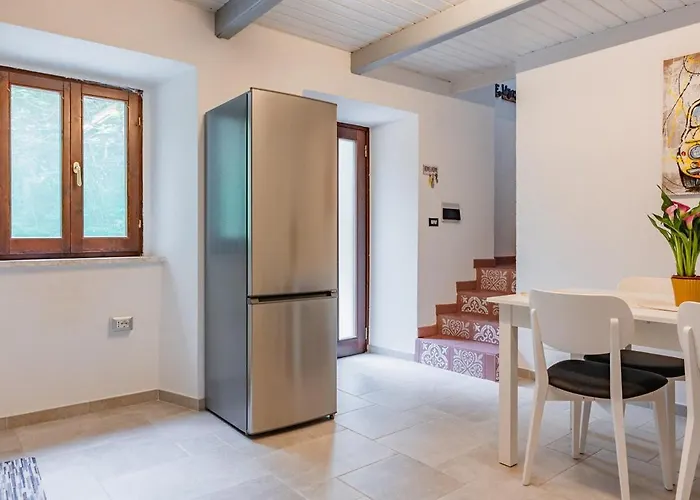 La Quiete Del Pero Fiorito In The Langhe